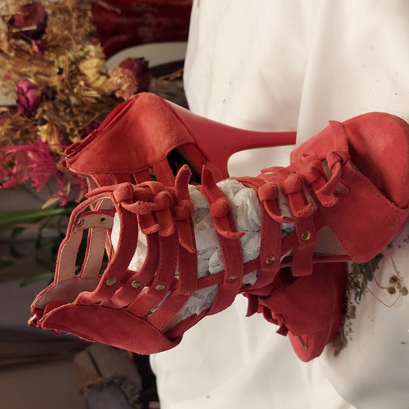 Betsey Johnson pink suede heels 👠 - Picture 4 of 12